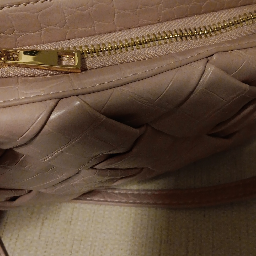 Like Dreams light pink crossbody. - Picture 11 of 14